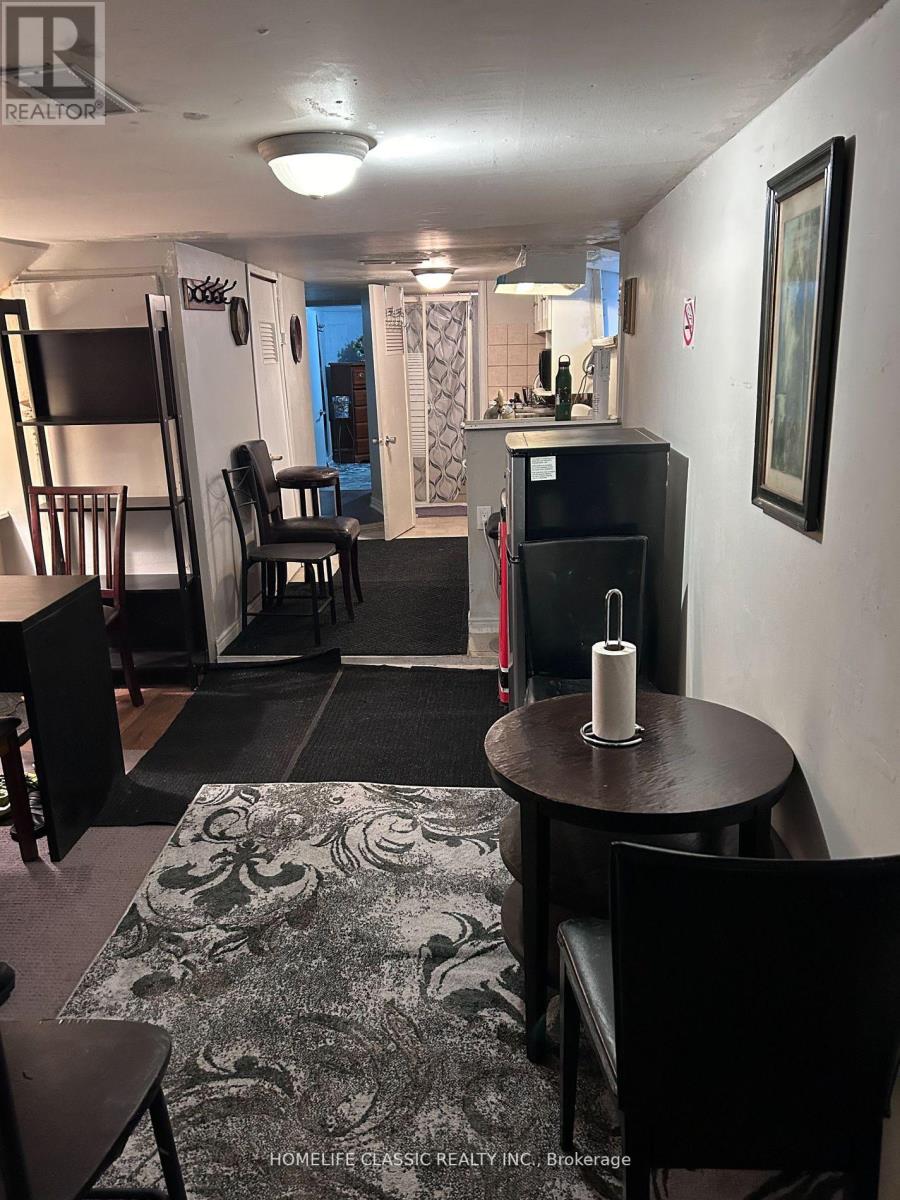 3223 Dundas Street, Toronto, Ontario  M6P 2A2 - Photo 10 - W12087954