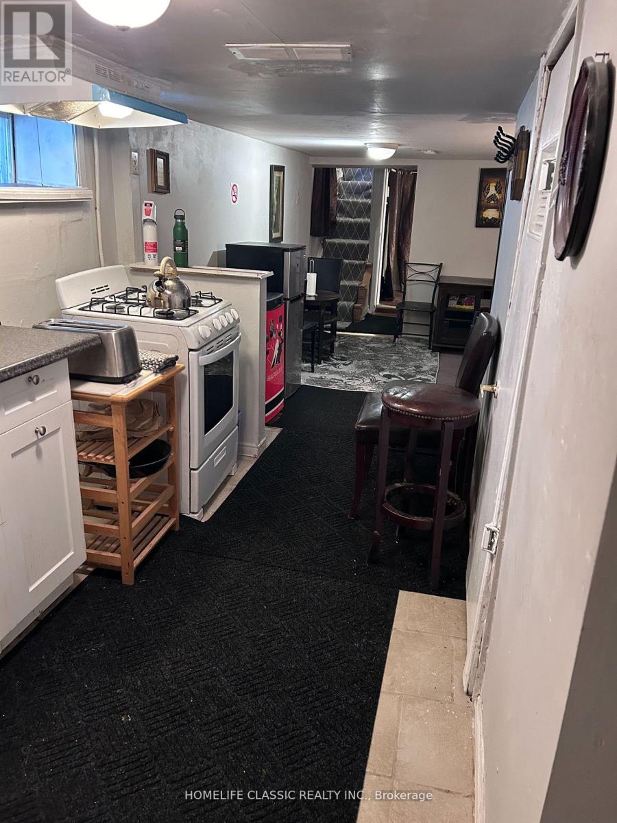 3223 Dundas Street, Toronto, Ontario  M6P 2A2 - Photo 14 - W12087954