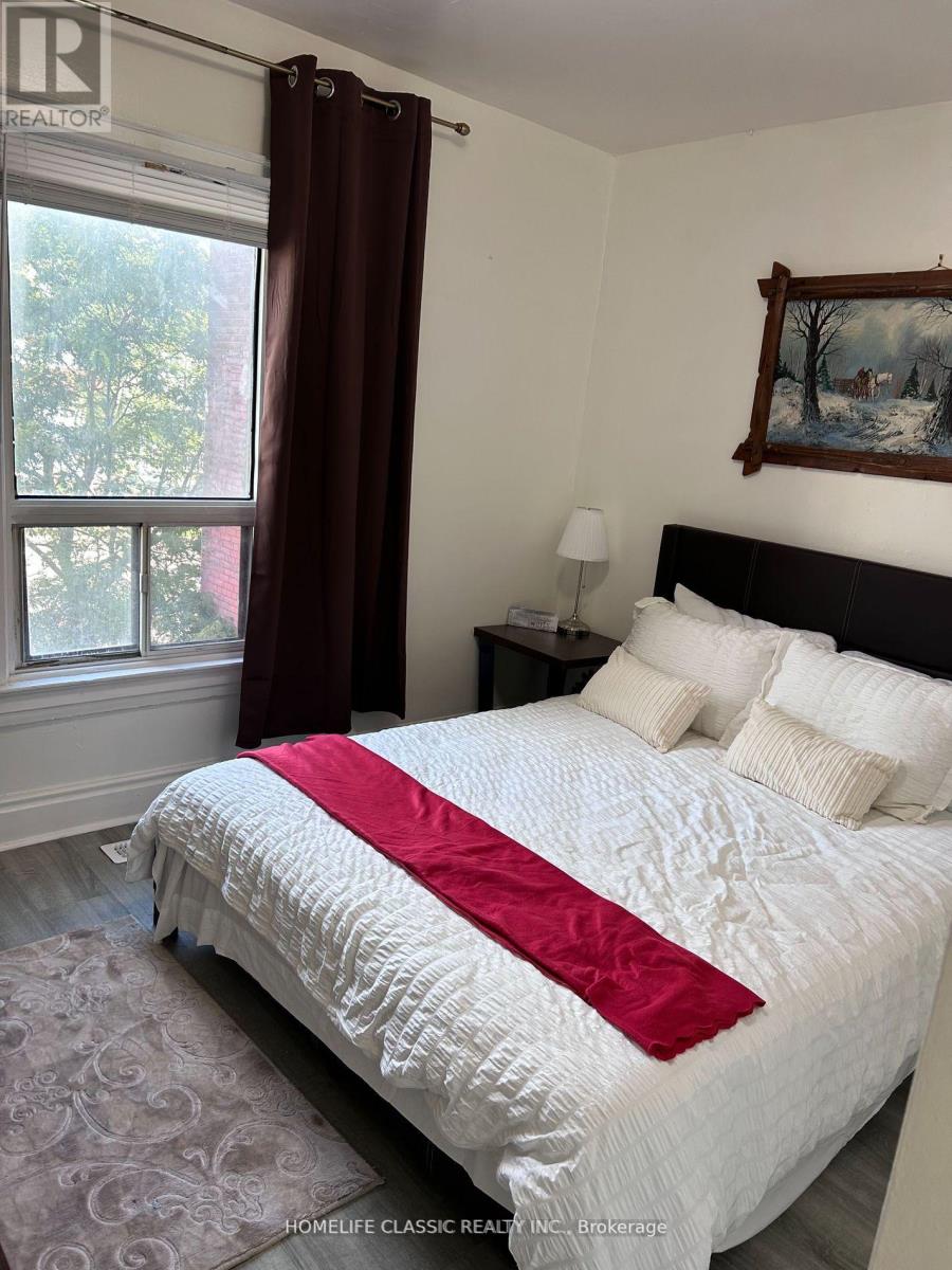 3223 Dundas Street, Toronto, Ontario  M6P 2A2 - Photo 8 - W12087954