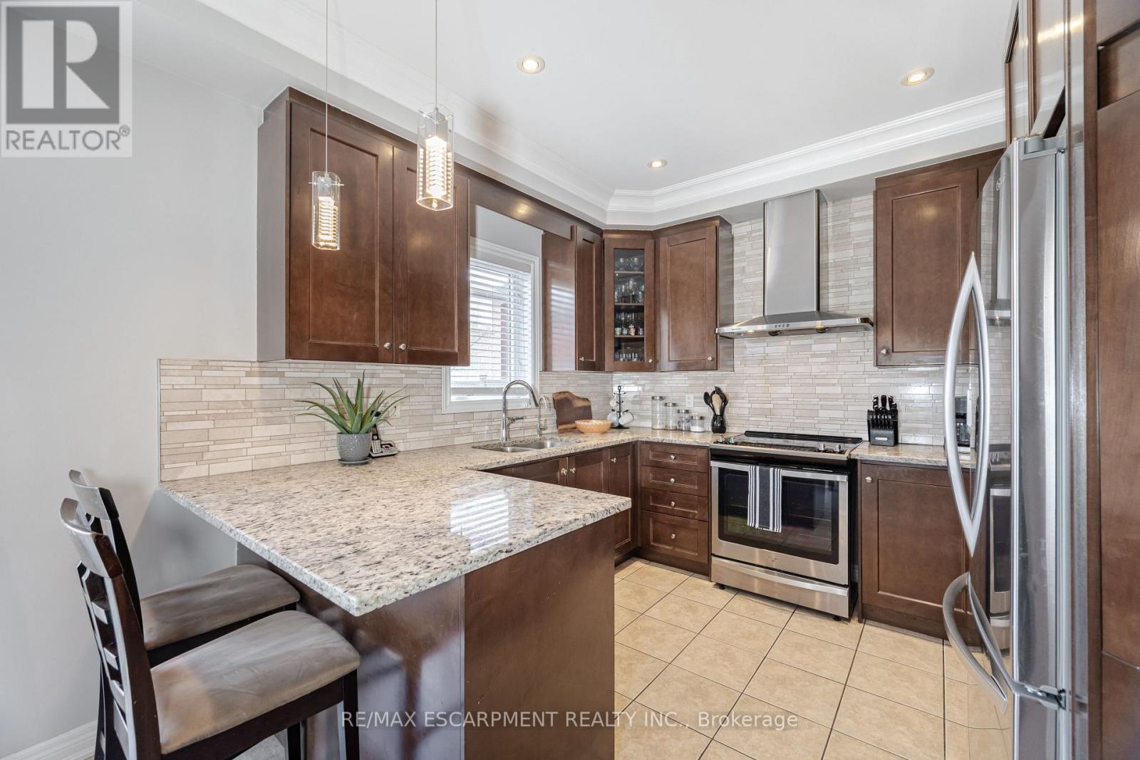 31 Vanderbrink Drive, Brampton, Ontario  L6R 0E6 - Photo 11 - W12087978