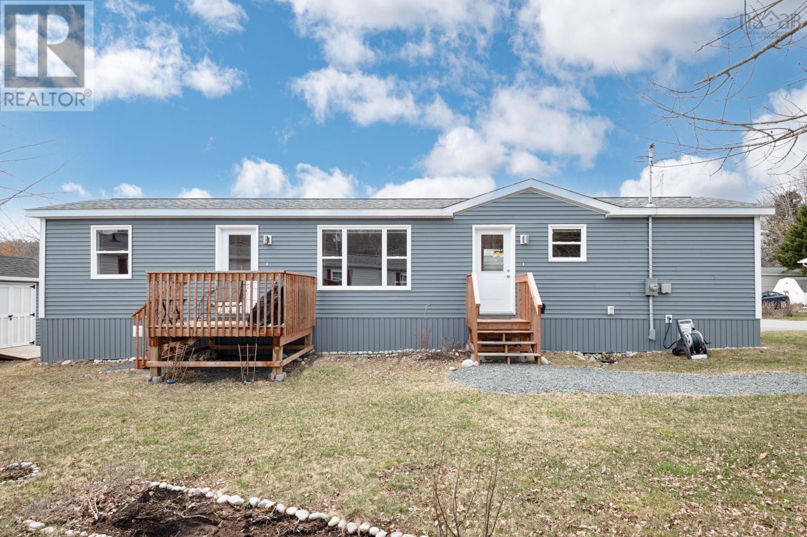 17 Gantry Road, Middle Sackville, Nova Scotia  B4E 0H7 - Photo 2 - 202508097