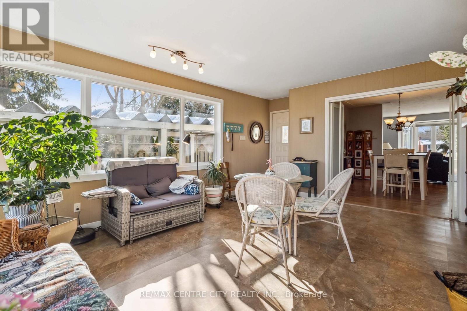 Photo 11 of 31 for 507 Regal Court