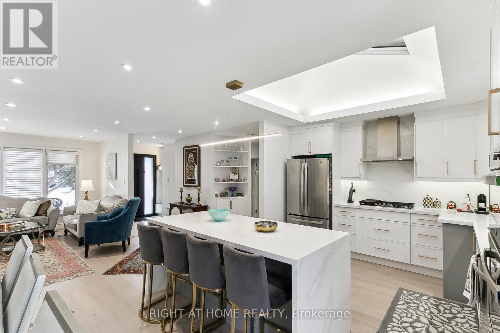 120 Santa Barbara Road, Toronto, Ontario  M2N 2C5 - Photo 12 - C12088008