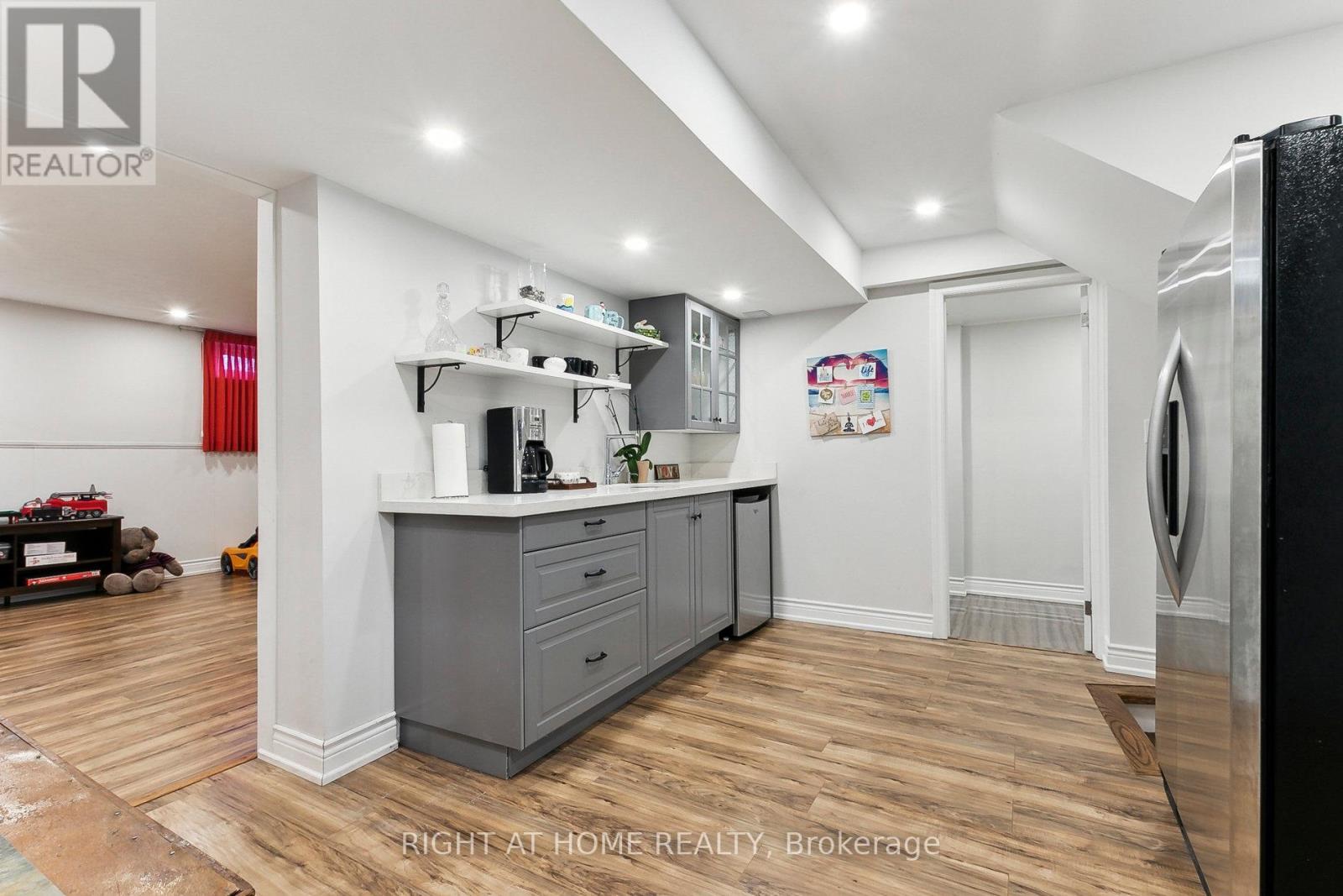 120 Santa Barbara Road, Toronto, Ontario  M2N 2C5 - Photo 33 - C12088008