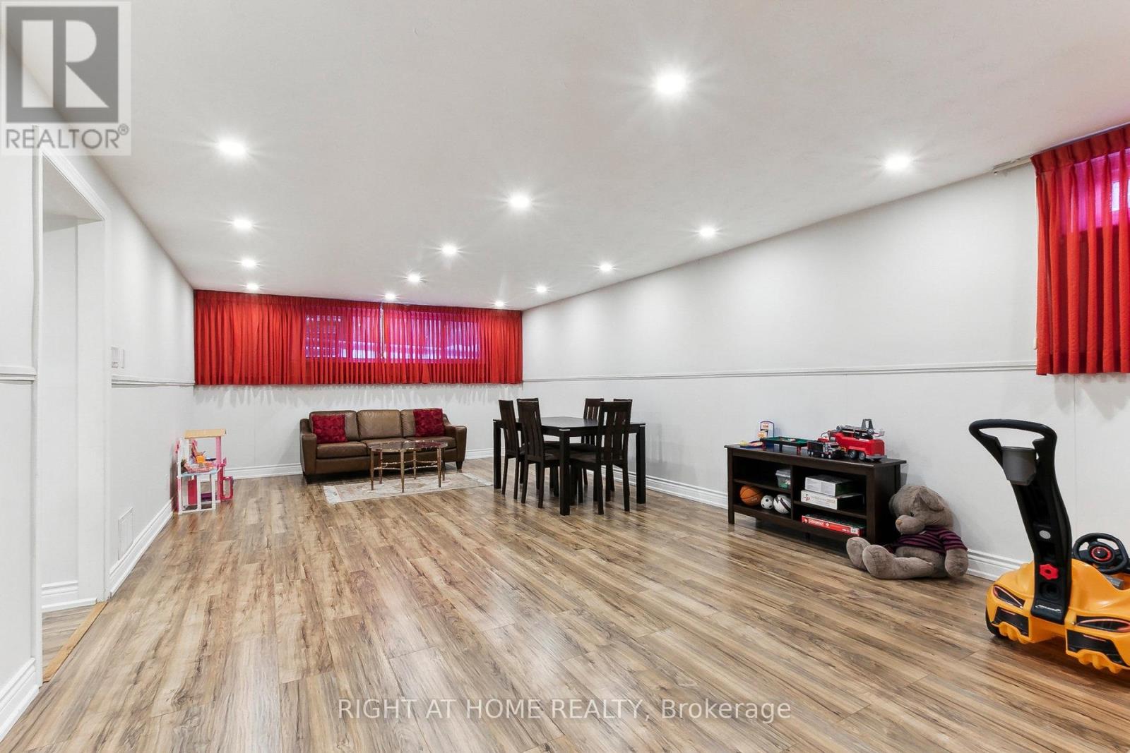 120 Santa Barbara Road, Toronto, Ontario  M2N 2C5 - Photo 41 - C12088008