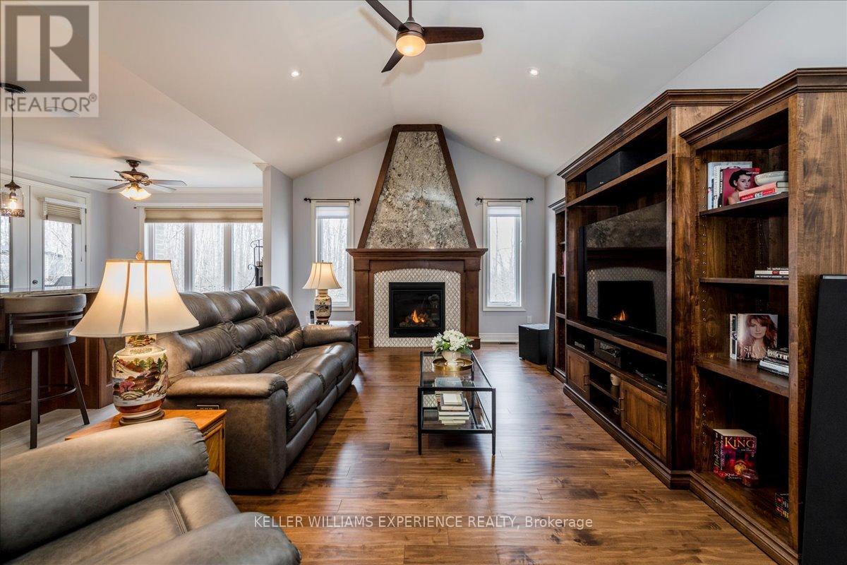 Property at 28 TIMBER WOLF TRAIL image 4