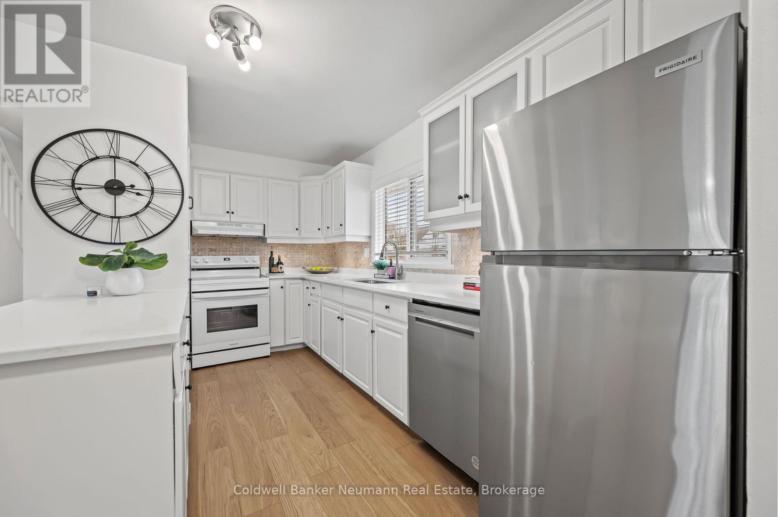 8 Goldie Avenue, Guelph, Ontario  N1H 6A4 - Photo 5 - X12086589