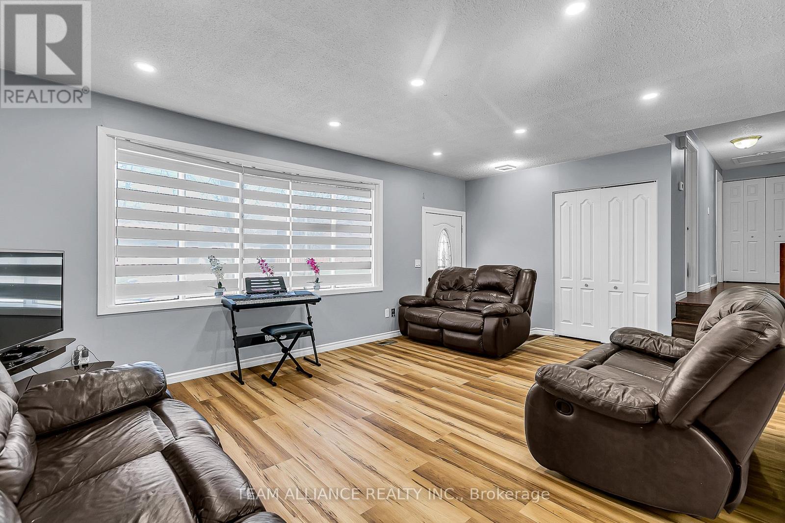 Property at 9982 KENWOOD CRESCENT image 4
