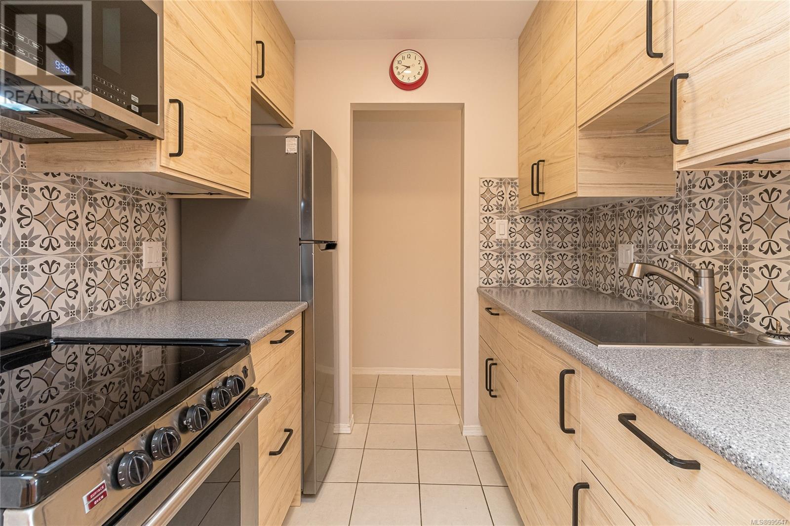 Property at 410 964 Heywood Ave image 3