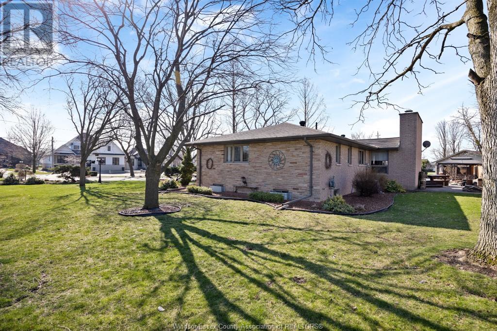 Property at 336 WEST BELLE RIVER image 5