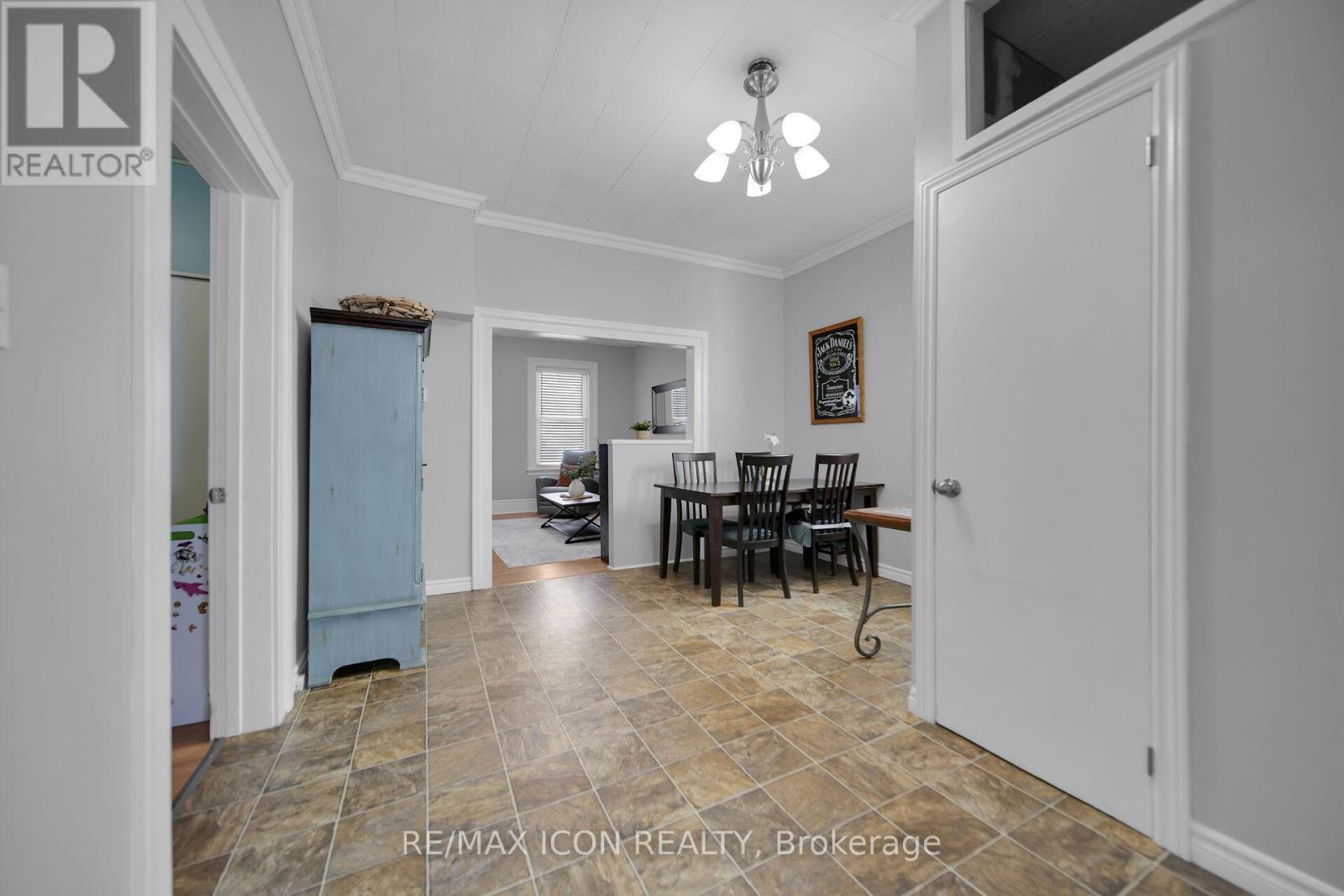 Photo 10 of 33 for 885 Dufferin Avenue