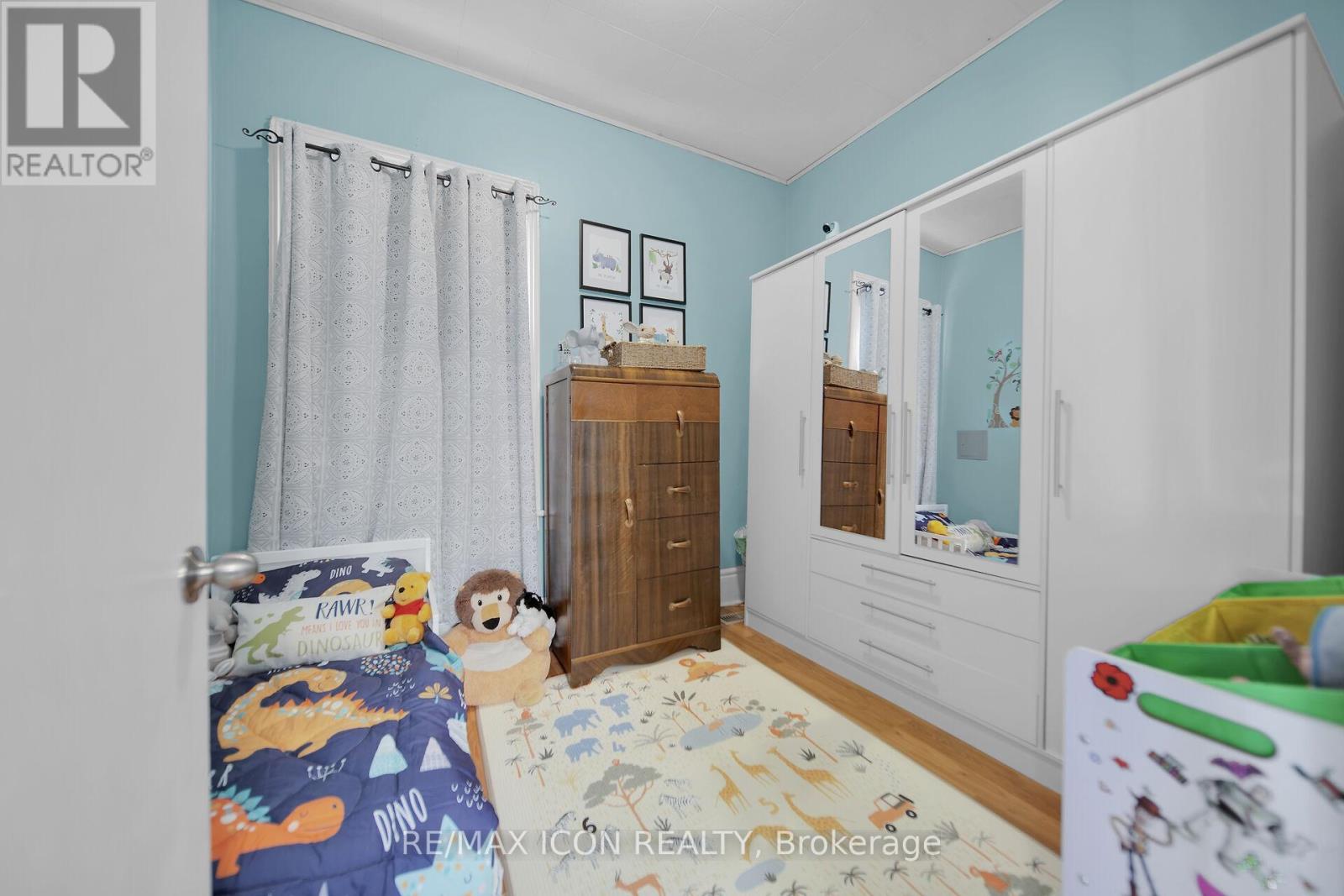 Photo 17 of 33 for 885 Dufferin Avenue