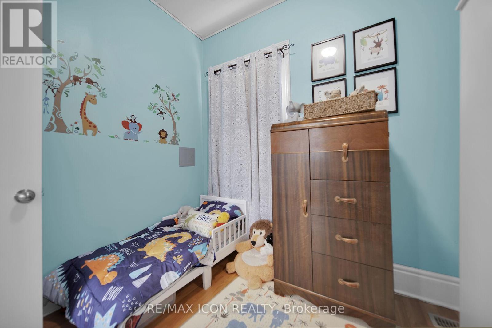 Photo 18 of 33 for 885 Dufferin Avenue