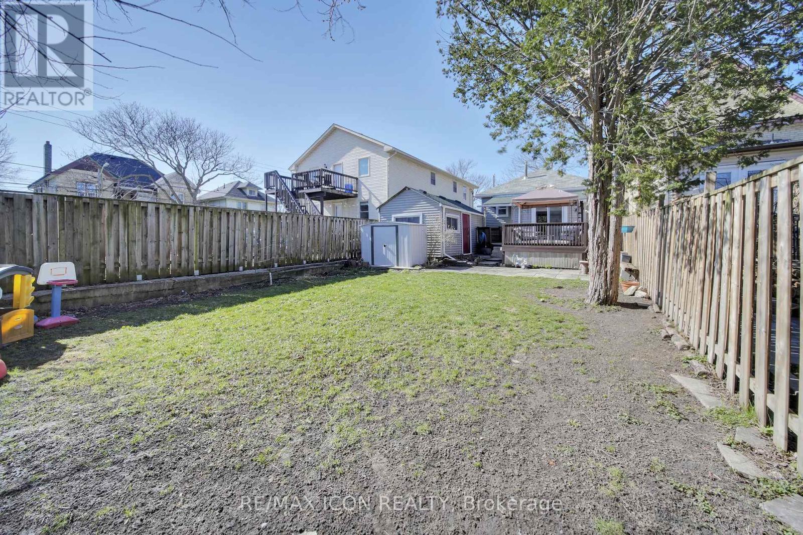 Photo 26 of 33 for 885 Dufferin Avenue