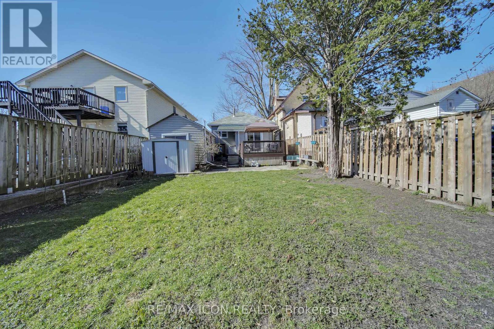 Photo 27 of 33 for 885 Dufferin Avenue