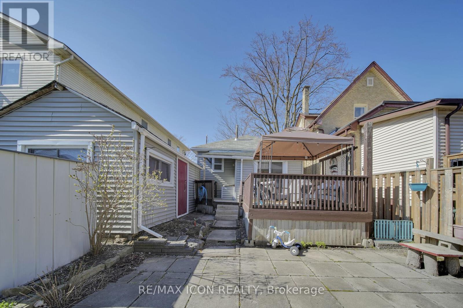 Photo 28 of 33 for 885 Dufferin Avenue