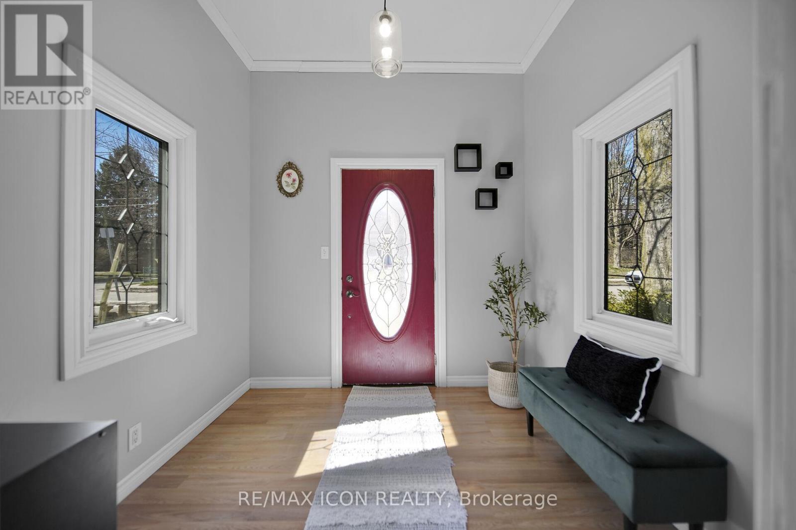 Photo 3 of 33 for 885 Dufferin Avenue