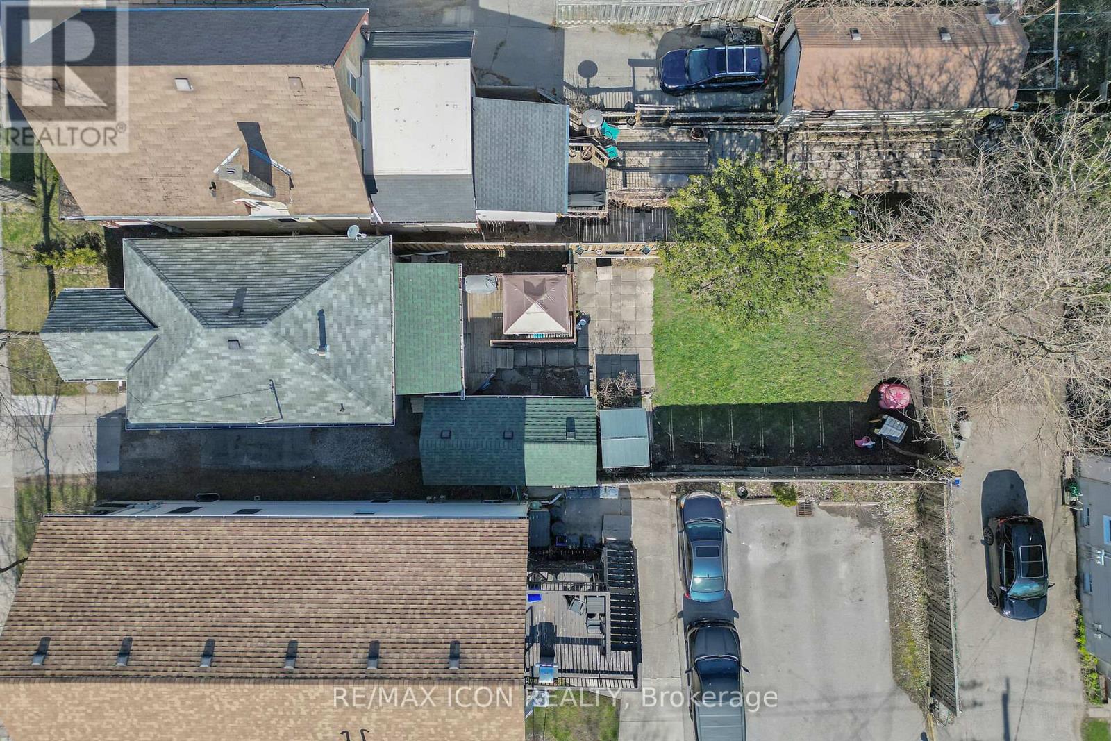 Photo 31 of 33 for 885 Dufferin Avenue
