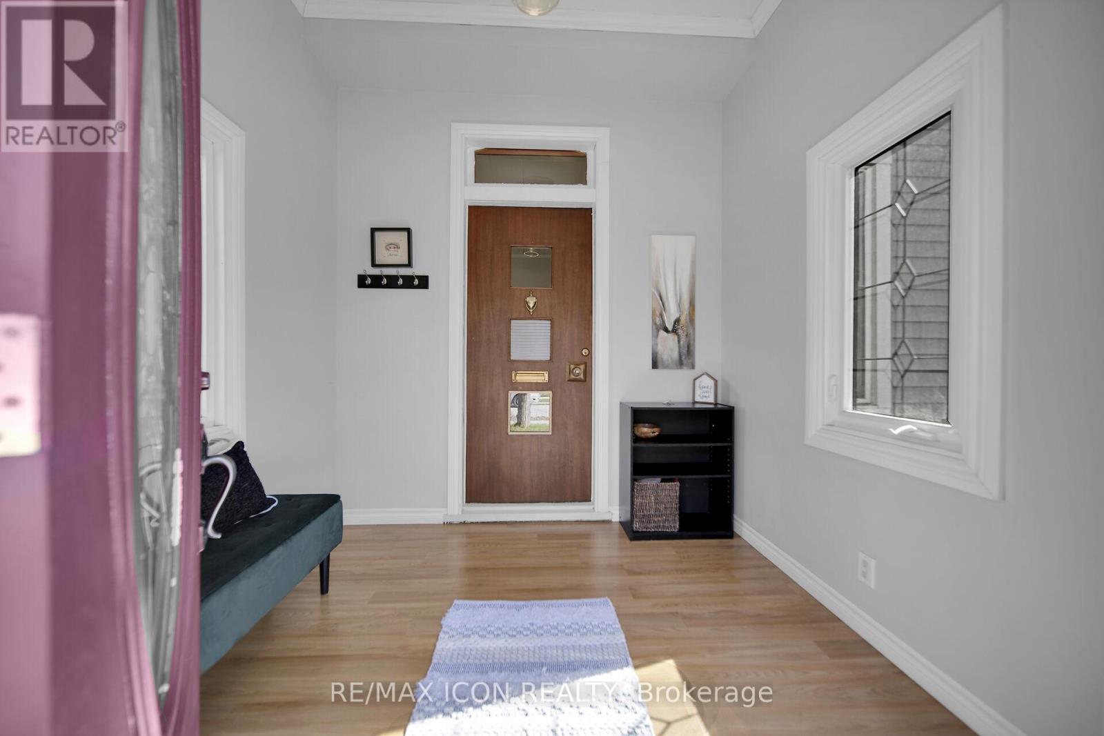 Photo 4 of 33 for 885 Dufferin Avenue