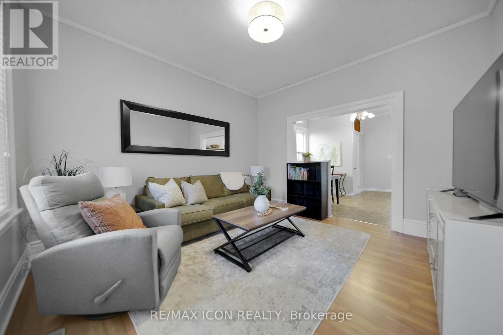 Photo 6 of 33 for 885 Dufferin Avenue
