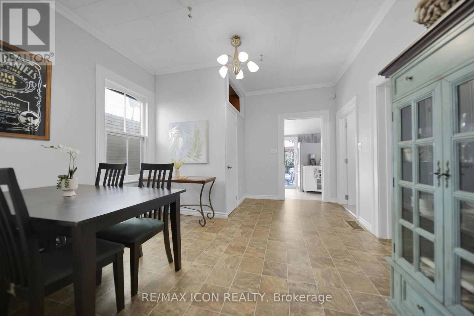 Photo 8 of 33 for 885 Dufferin Avenue