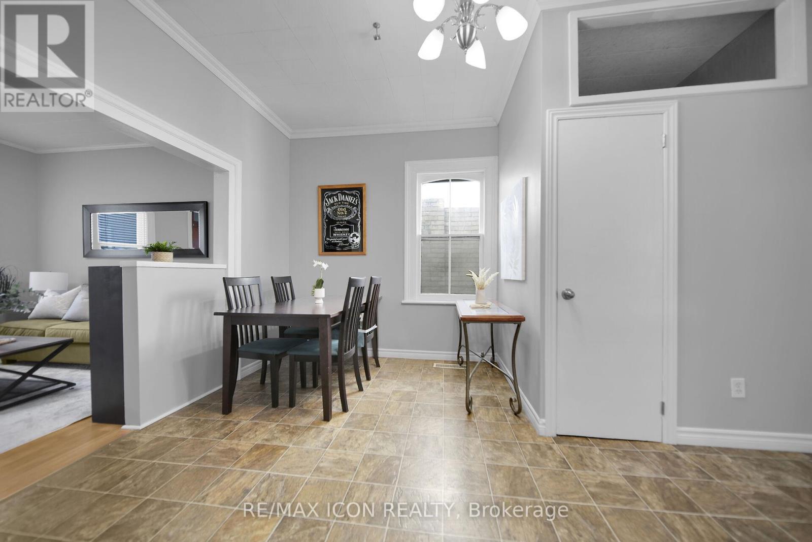 Photo 9 of 33 for 885 Dufferin Avenue