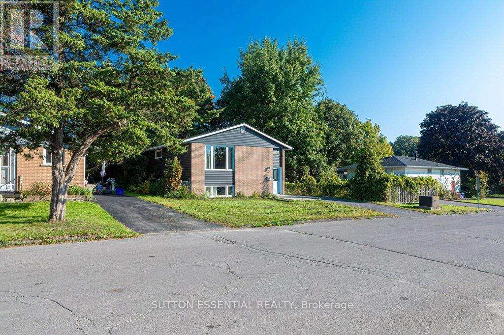 64 Woodstone Crescent, Kingston, Ontario  K7M 6K9 - Photo 4 - X12088187