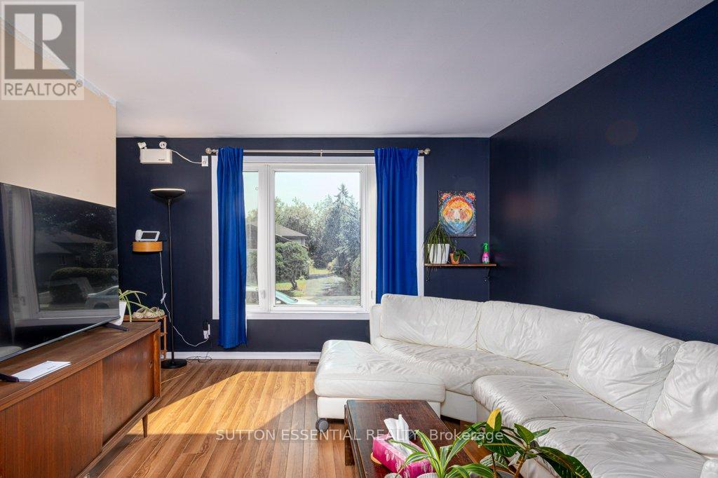 64 Woodstone Crescent, Kingston, Ontario  K7M 6K9 - Photo 5 - X12088187