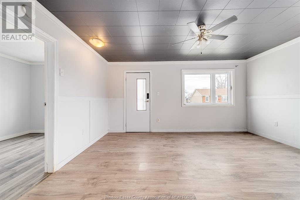 16 Mcnaughton Avenue, Wallaceburg, Ontario  N8A 1R8 - Photo 4 - 25008643