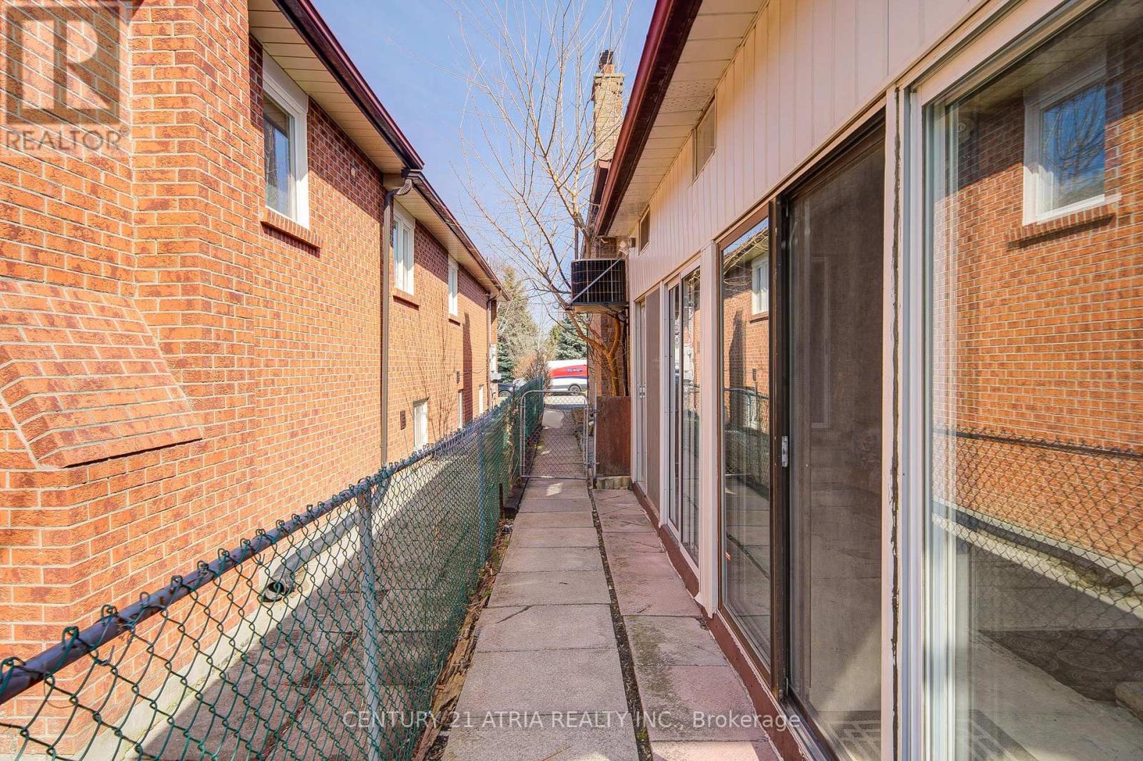 Basement - 113 Oak Avenue, Richmond Hill, Ontario  L4C 6R6 - Photo 2 - N12088170