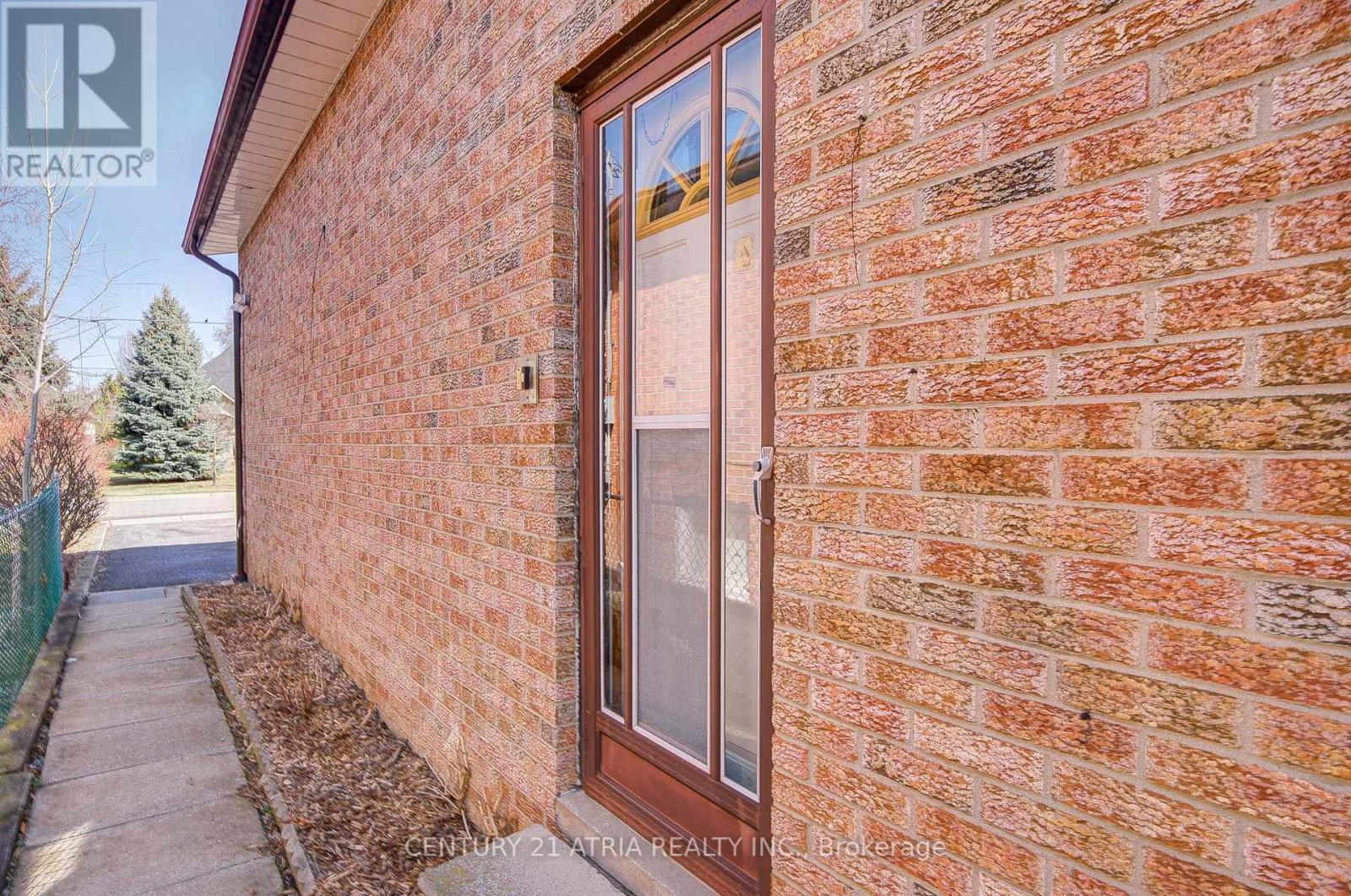 Basement - 113 Oak Avenue, Richmond Hill, Ontario  L4C 6R6 - Photo 3 - N12088170