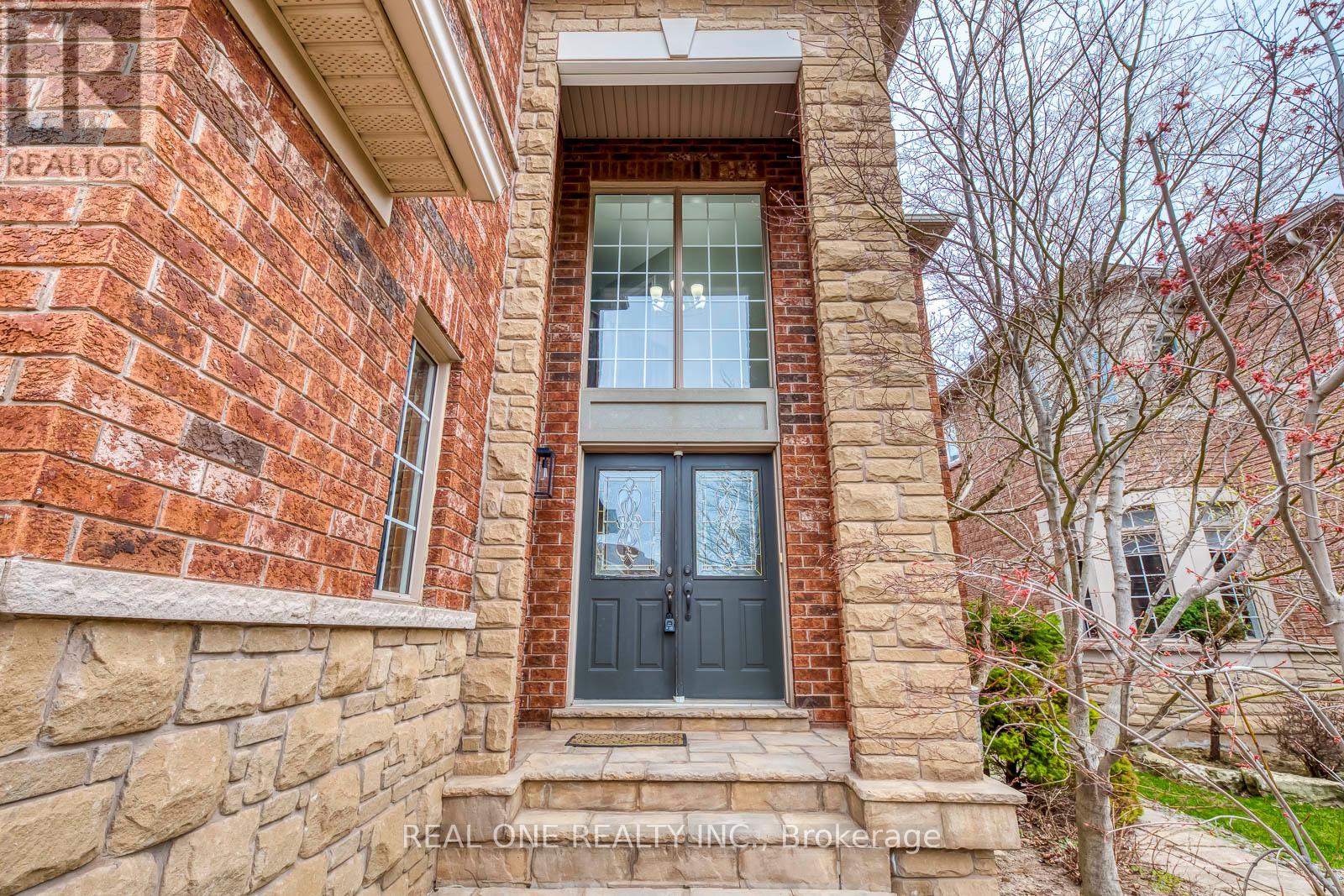 Property at 2405 HERTFORDSHIRE WAY image 3