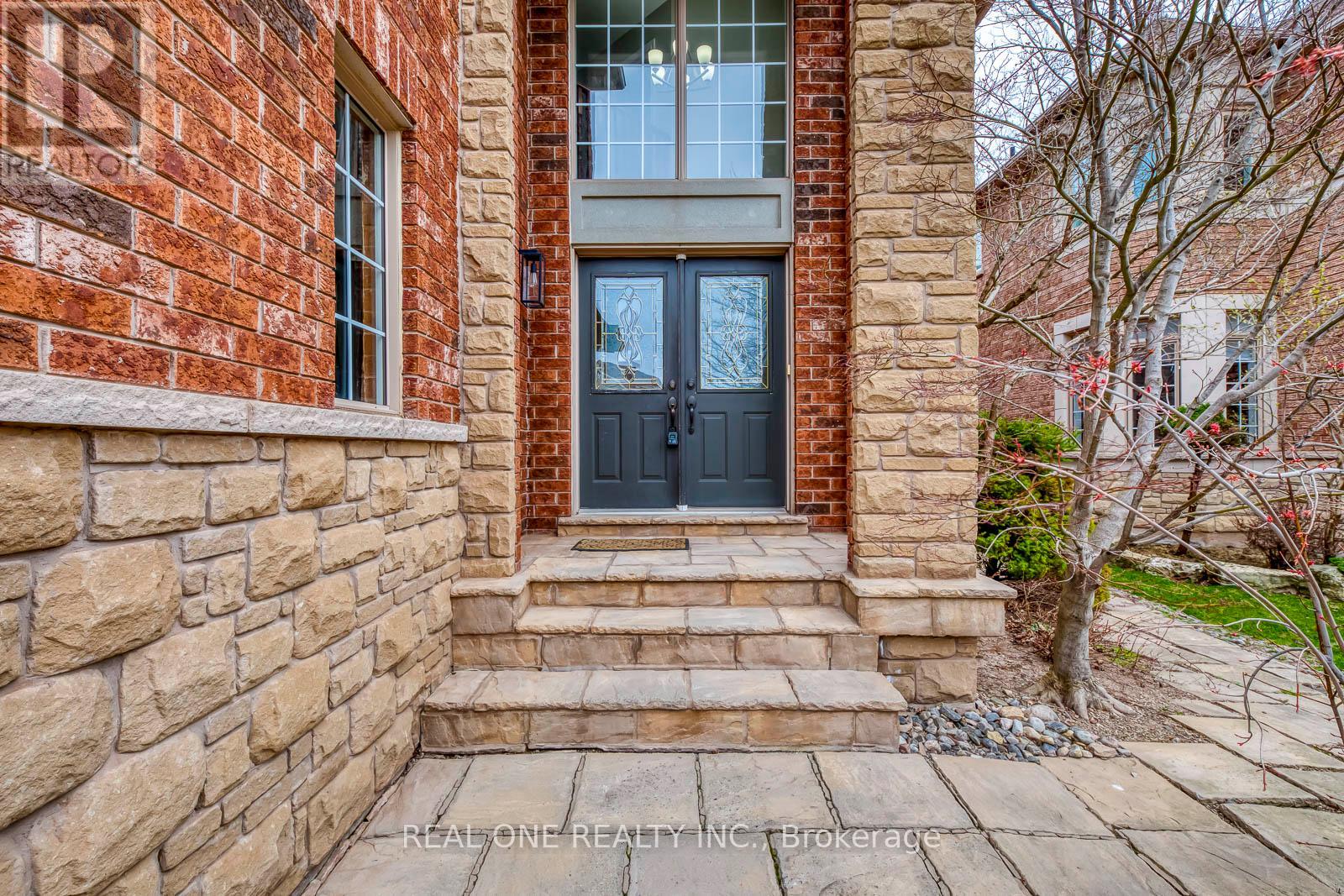 Property at 2405 HERTFORDSHIRE WAY image 4