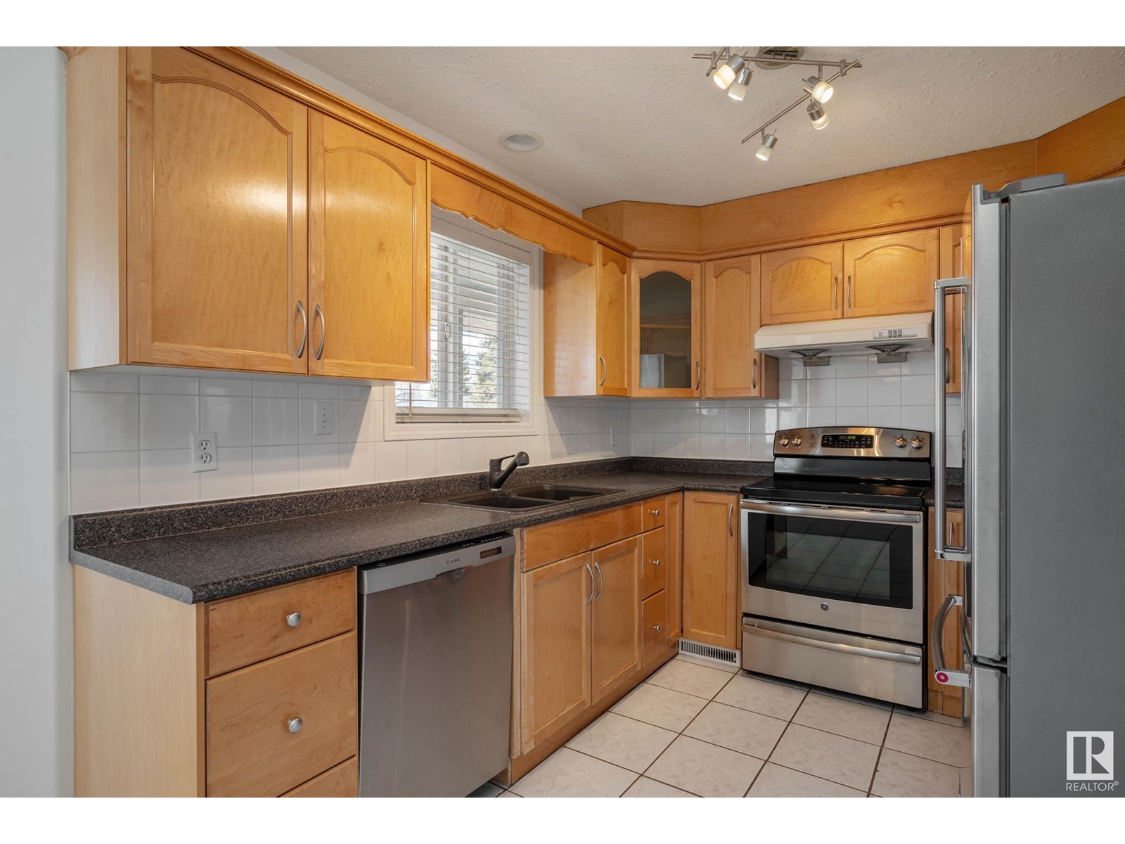 Property at 12816 72 ST NW image 1