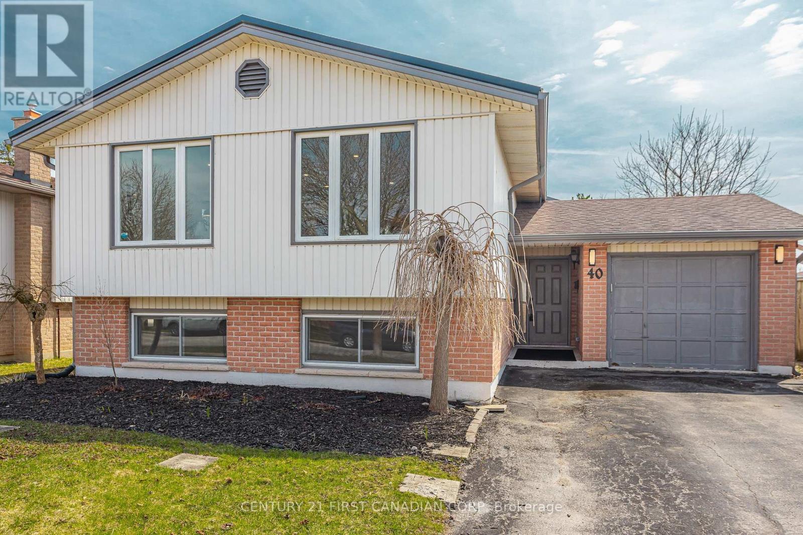 40 BEXHILL DRIVE, London South, Ontario