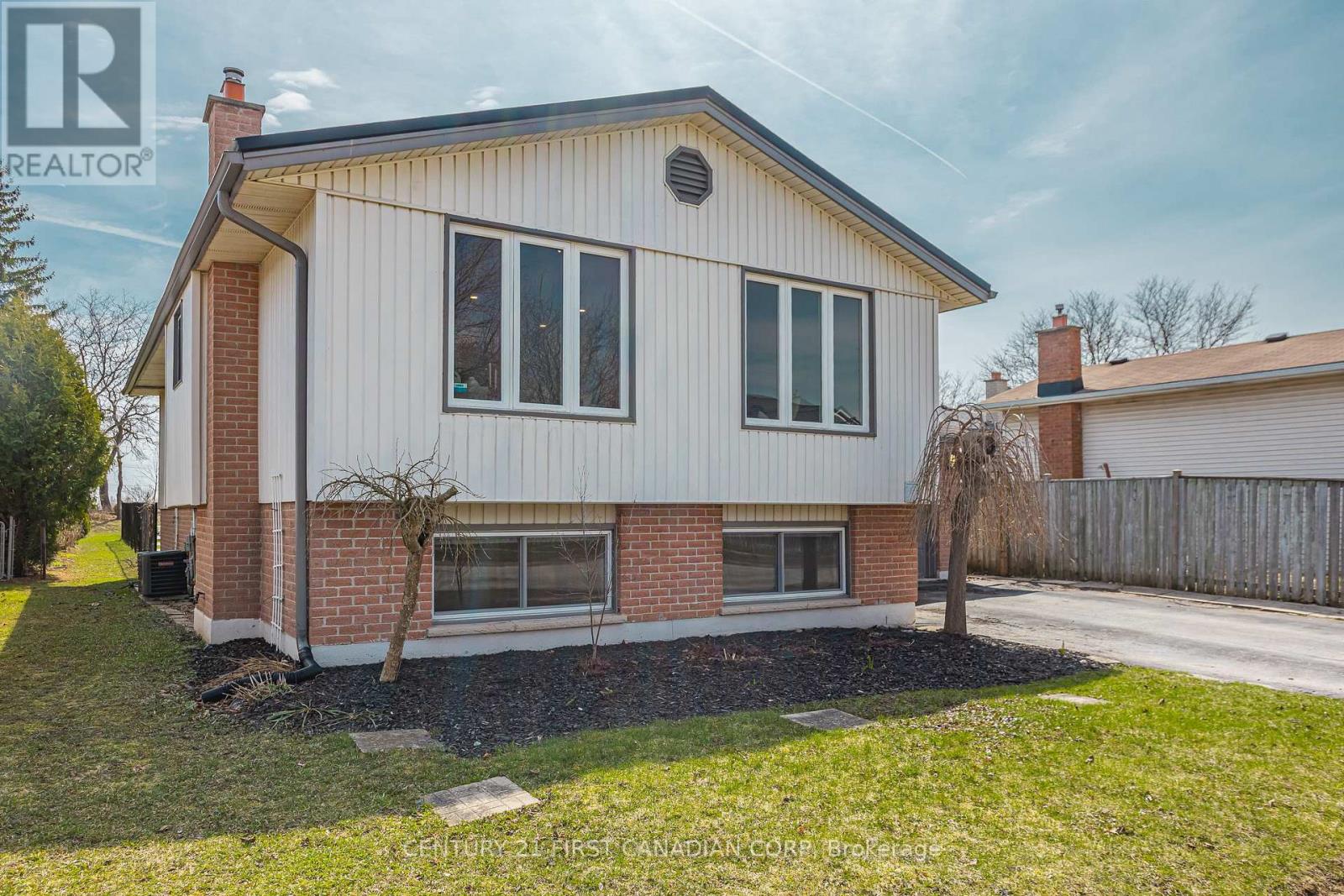 Property at 40 BEXHILL DRIVE image 3