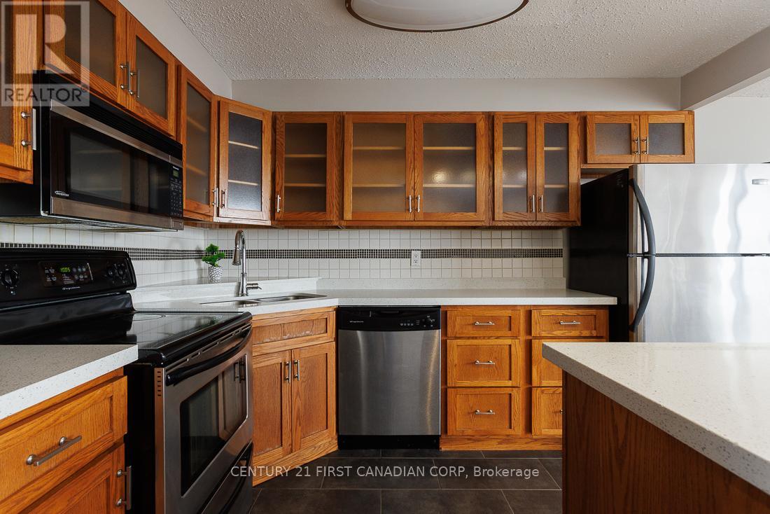 Photo 3 of 33 for 401 - 323 Colborne Street