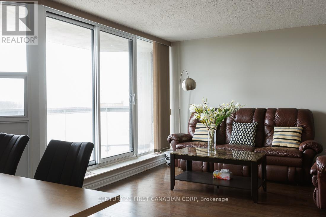 Photo 9 of 33 for 401 - 323 Colborne Street