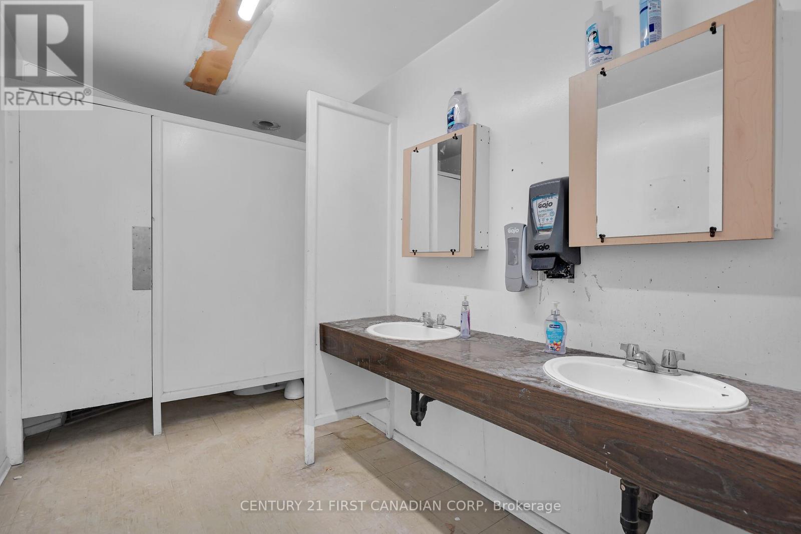549 First Street, London East, Ontario  N5V 1Z5 - Photo 10 - X12088423