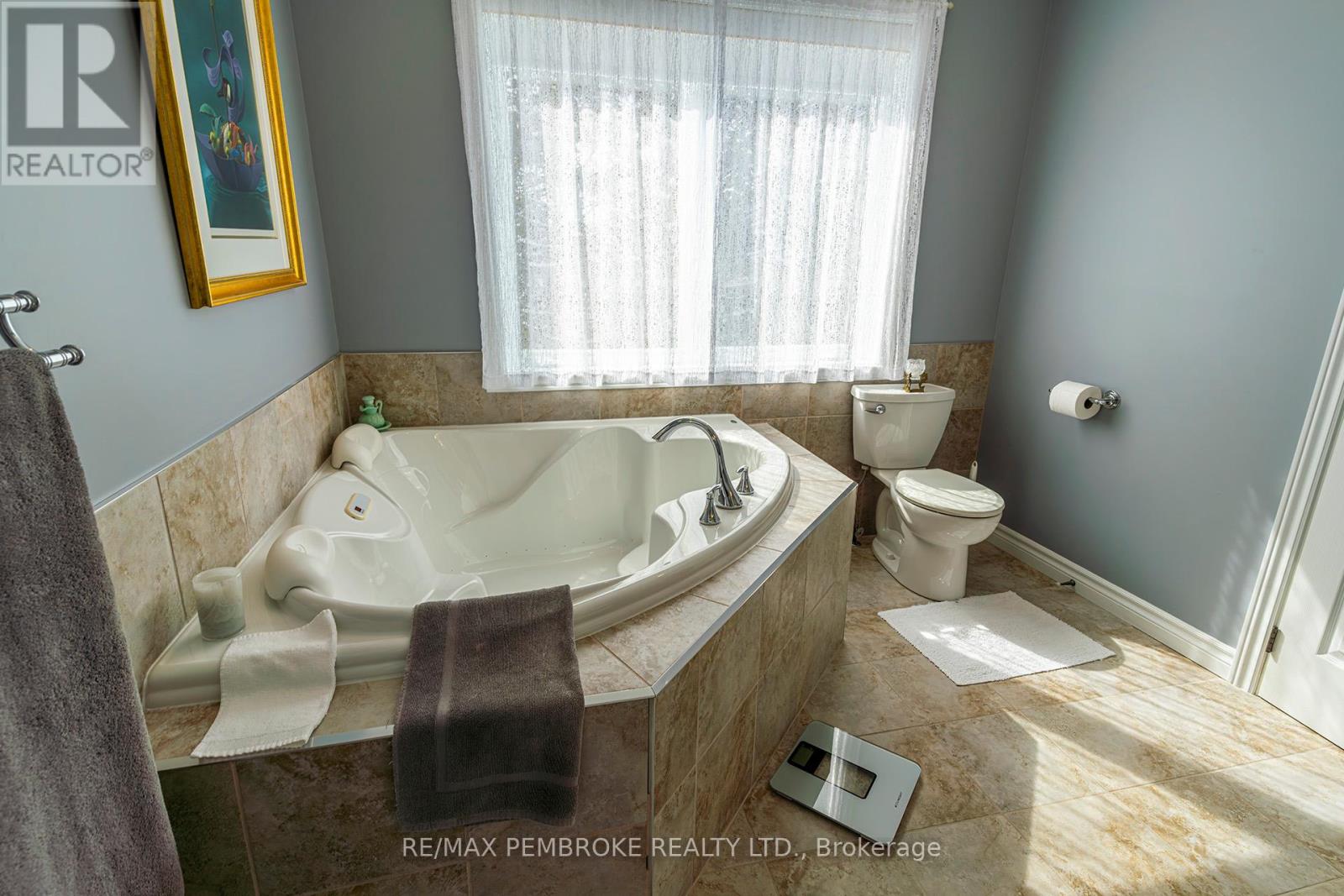 115 Island View Drive, North Algona Wilberforce, Ontario  K0J 1X0 - Photo 12 - X12088217