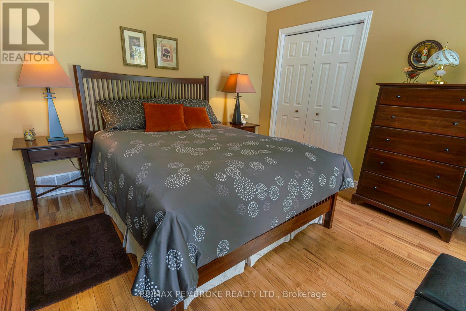 115 Island View Drive, North Algona Wilberforce, Ontario  K0J 1X0 - Photo 17 - X12088217