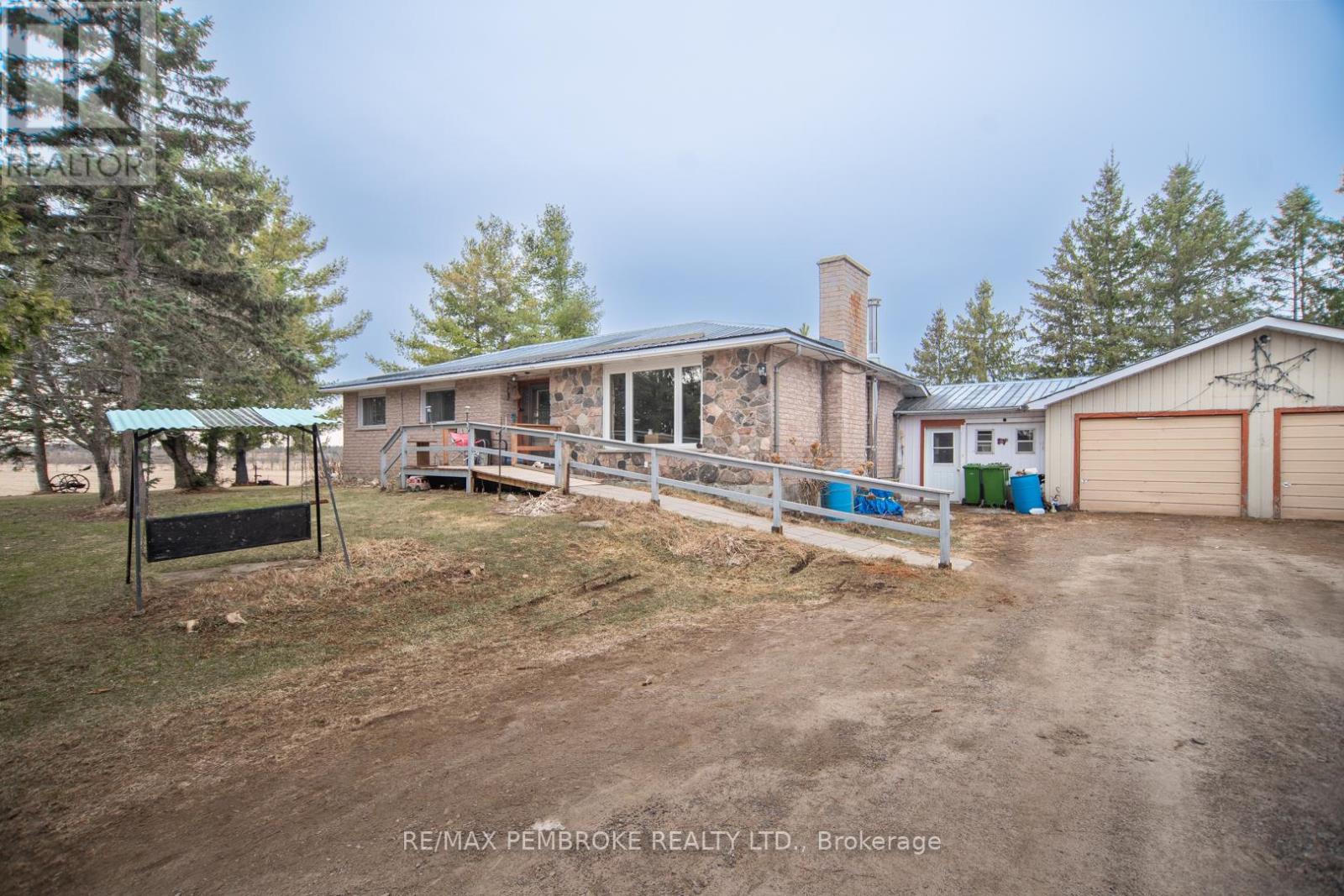 3091 MICKSBURG ROAD, Laurentian Valley, Ontario