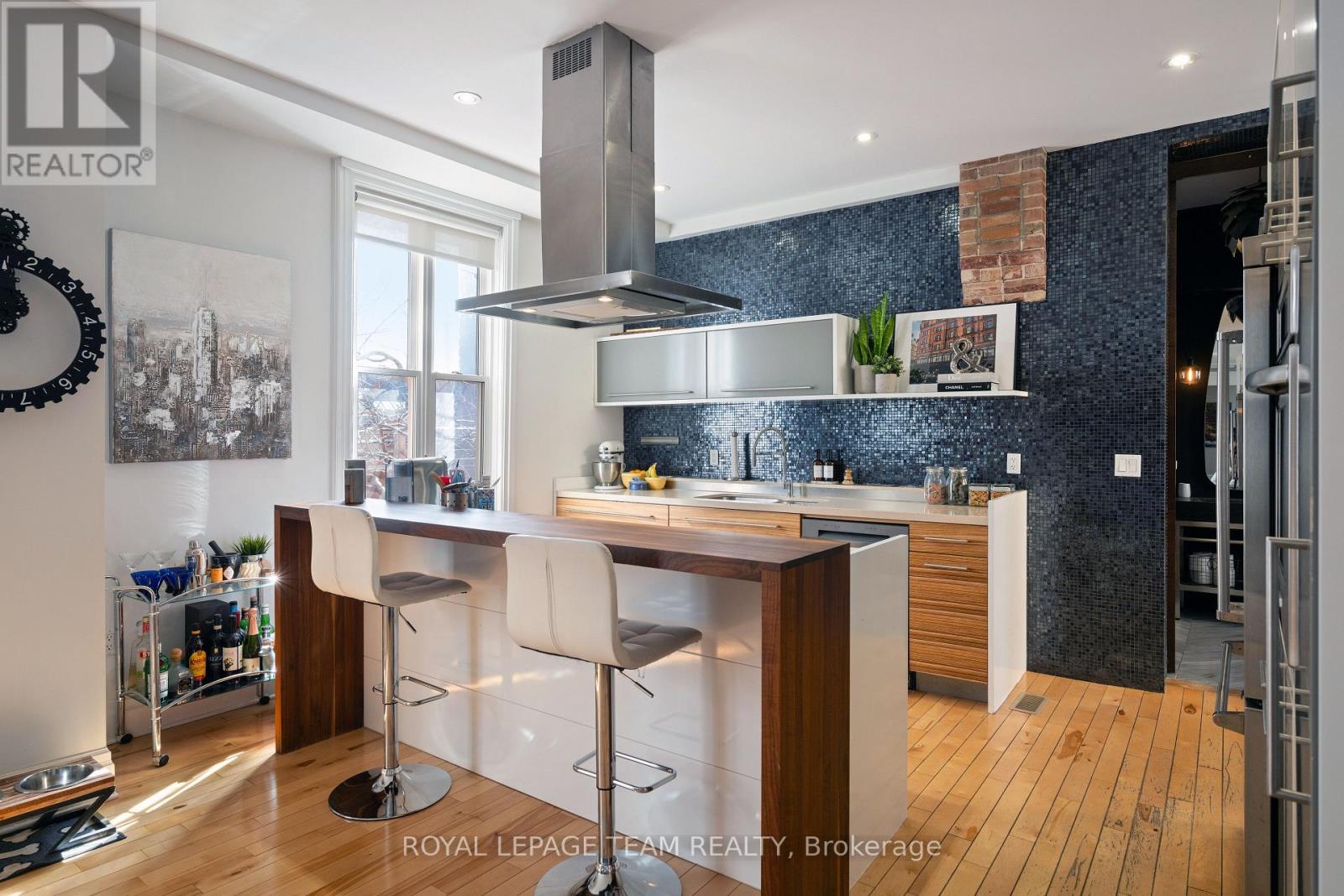 72 Maclaren Street, Ottawa, Ontario  K2P 0K6 - Photo 8 - X12088244