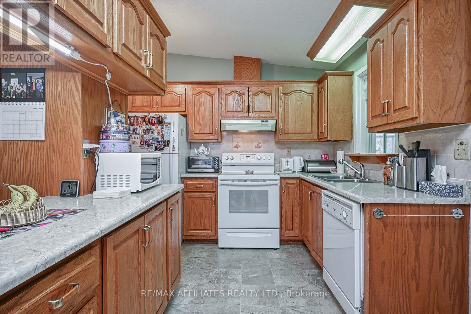 4 Otterdale Crescent, Rideau Lakes, Ontario  K7A 0J4 - Photo 18 - X12088385