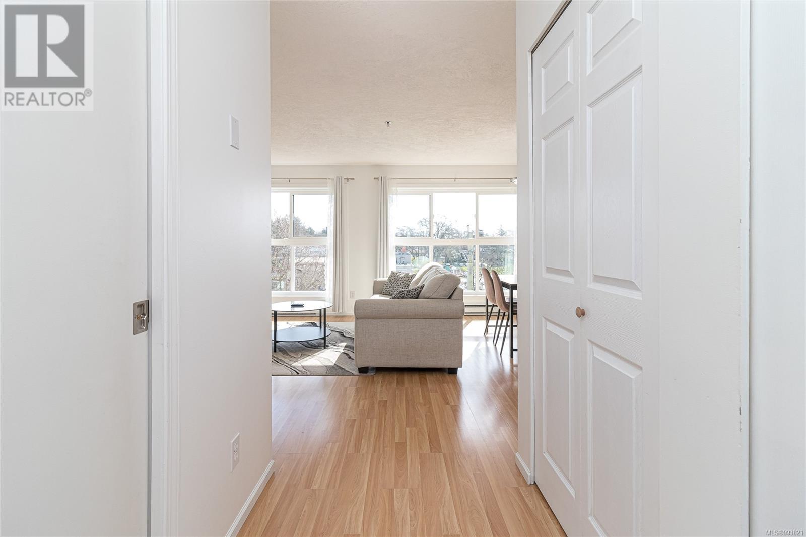 Property at 403 3460 Quadra St image 3