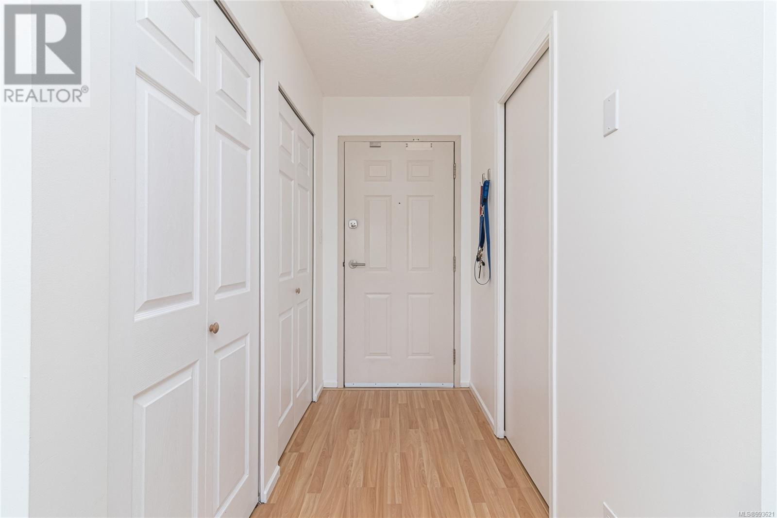 Property at 403 3460 Quadra St image 5