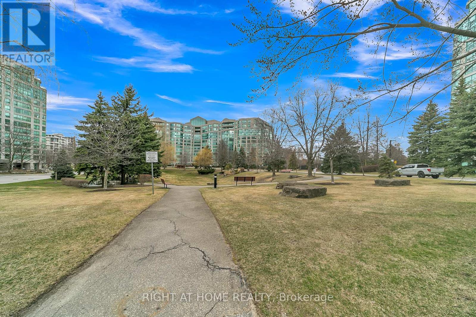 901 - 7825 Bayview Avenue, Markham, Ontario  L3T 7N2 - Photo 3 - N12085132