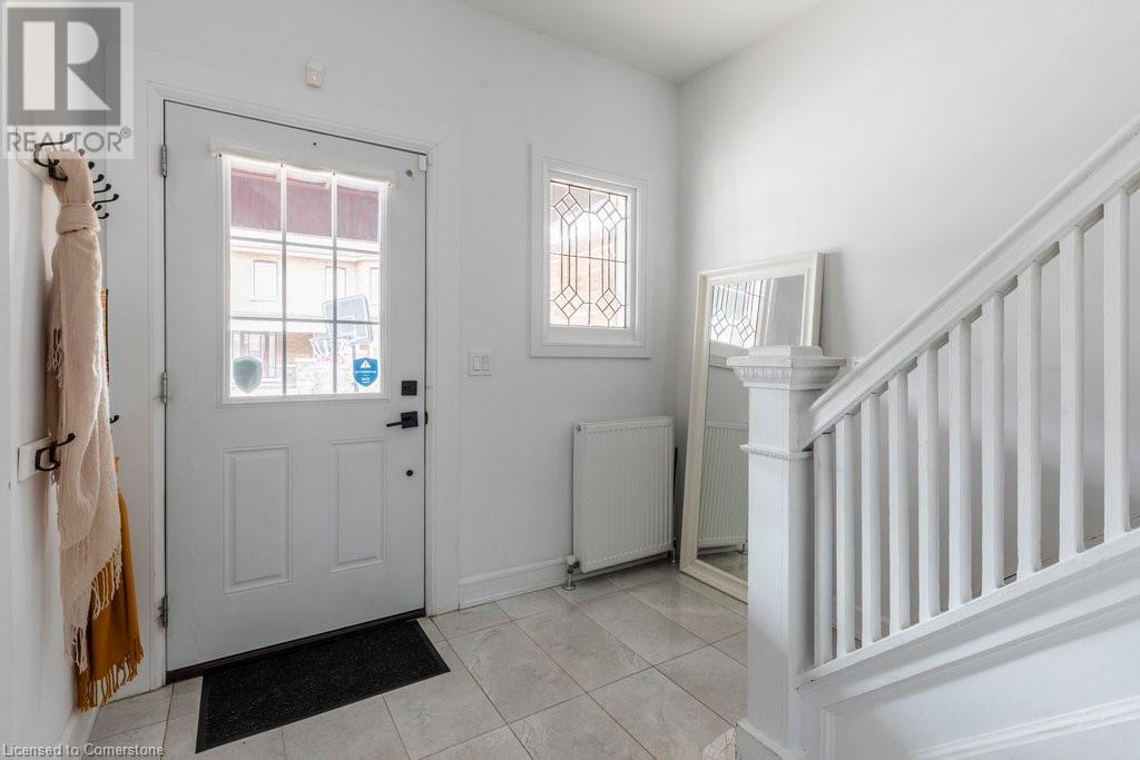 Property at 79 FAIRHOLT Road S image 3