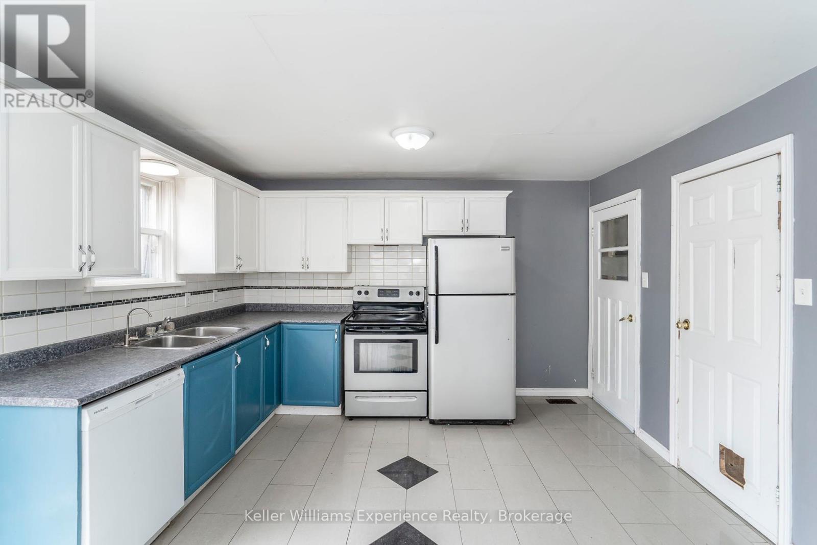 396 Russell Street, Midland, Ontario  L4R 3A8 - Photo 10 - S12088314