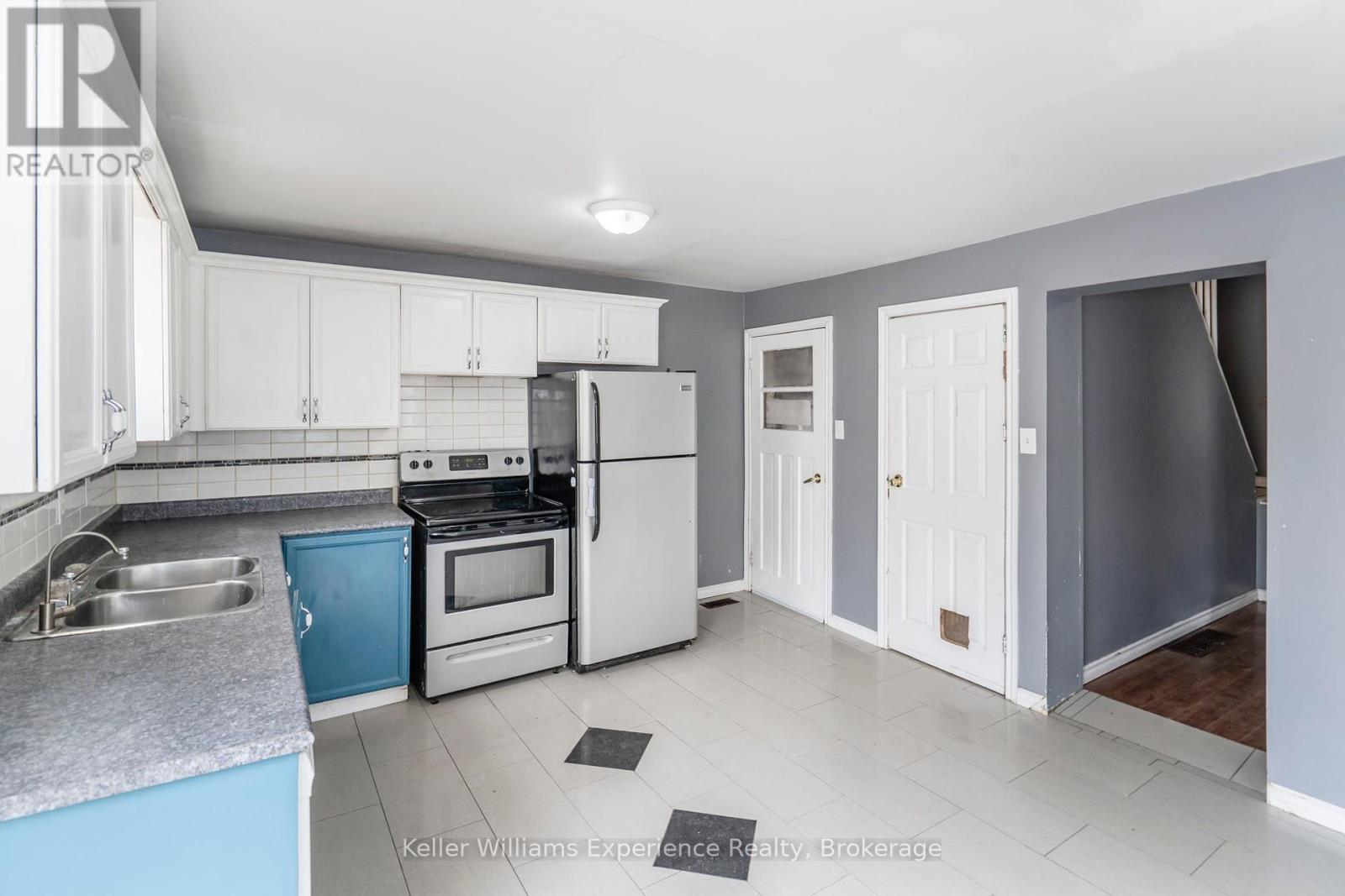 396 Russell Street, Midland, Ontario  L4R 3A8 - Photo 11 - S12088314